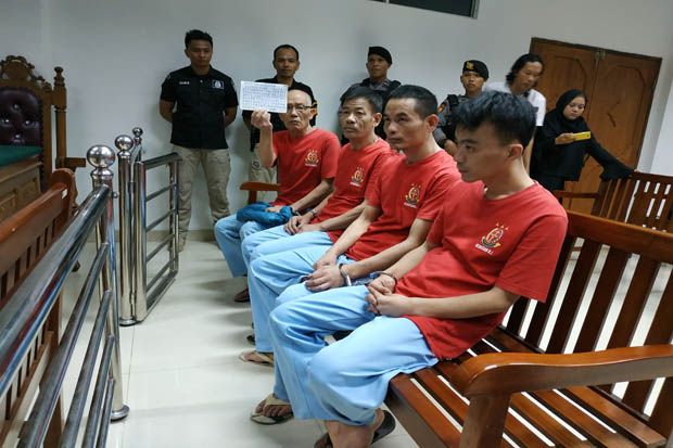 4 Warga China Pembawa...