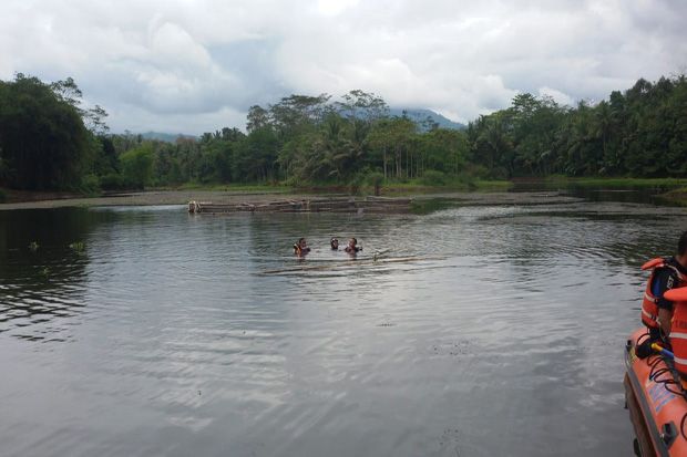 Temani Suami Berobat,...