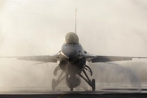 Terbangkan F-16 untuk...