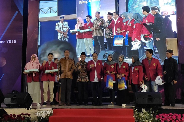 Menhub Dapat Anggota...