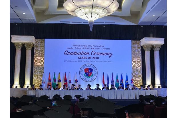 Wisuda 955 Mahasiswa,...