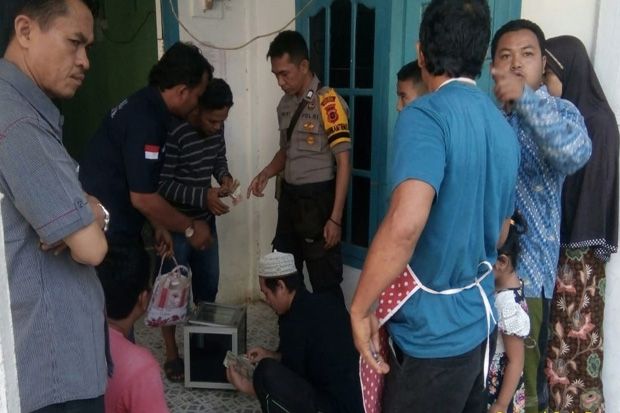 Curi Uang Kotak Amal,...