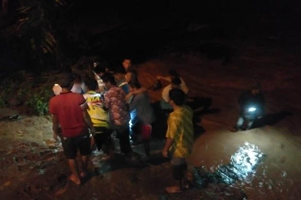 Tapsel Diterjang Banjir...