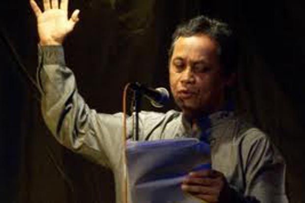 Berbincang Sastra dengan...
