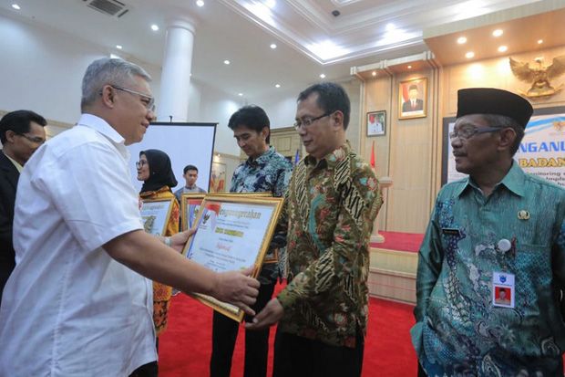 Pemkot Tangerang Sabet...