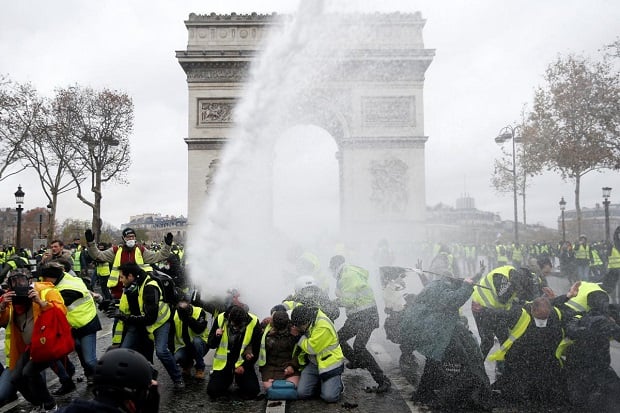 Demo Rompi Kuning Paris...