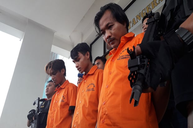Tiga Perampok Driver...