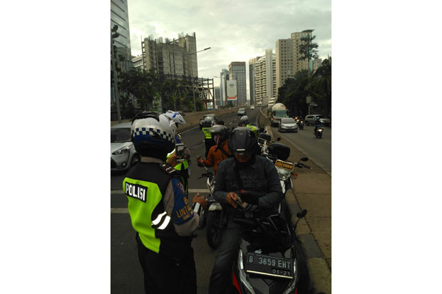 Bandel, Polisi Tilang...