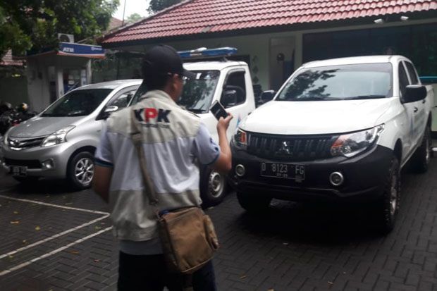Petugas KPK Datang,...