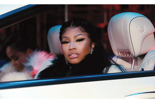 Nicki Minaj Pamer Mercedes-Maybach...