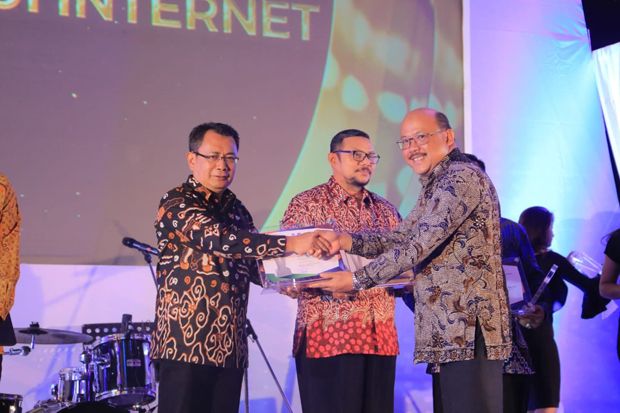 Pemkot Tangerang Sabet...