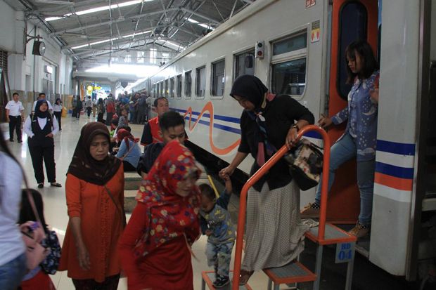 Argo Parahyangan Topang...