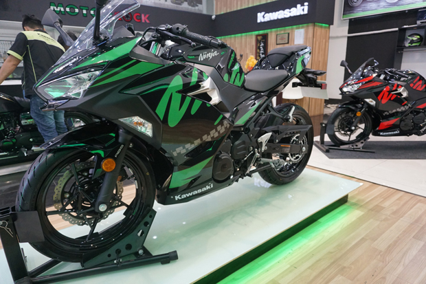 Kawasaki Beri Corak...