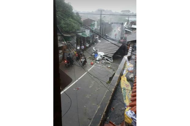 Rumah Rusak Akibat Puting...