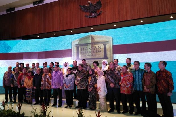 Kemlu Ganjar Penghargaan...