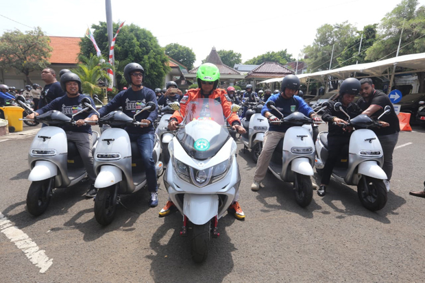 Kendarai Motor Listrik,...