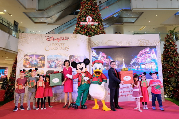 Ajak Donald Bebek, Mickey...