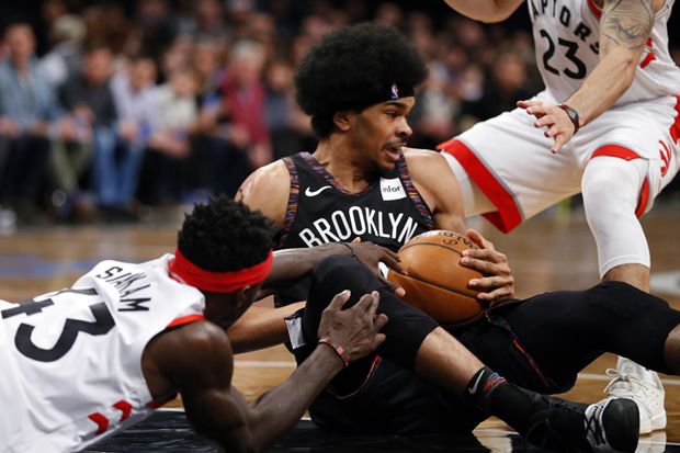 Lewat Lay up Jarrett...