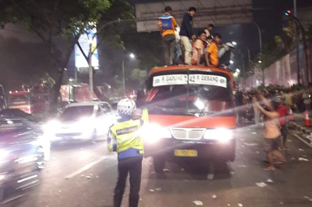 Berbahaya, Polisi Turunkan...