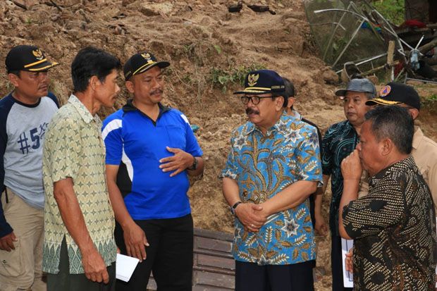 Soekarwo Janji Bangun...