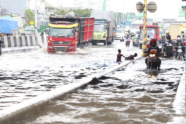 Akibat Banjir, Jalur...