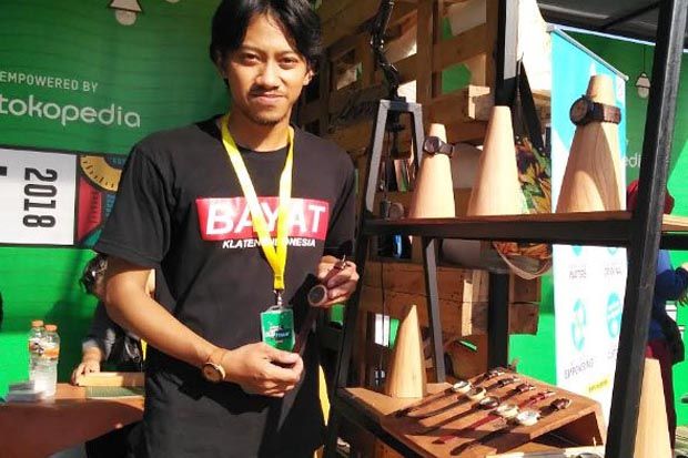 Ingin Beli Jam Kayu...