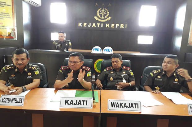 Mantan Kepala dan Bendahara...