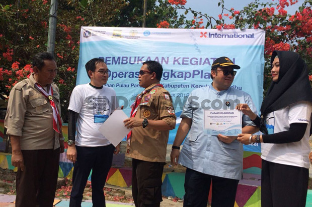 Sampah di Teluk Jakarta,...