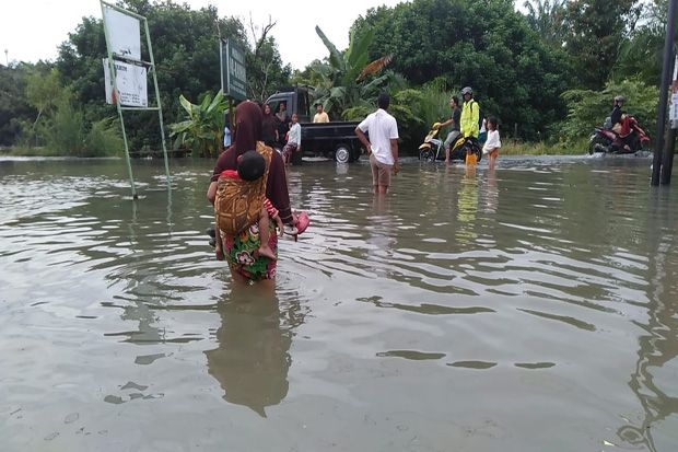 Ratusan Warga Panam...