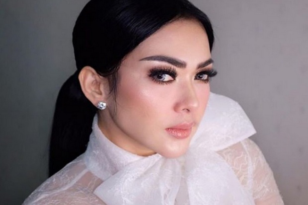 Kalahkan Luna Maya,...