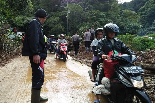 Jalan Solok-Padang Longsor...