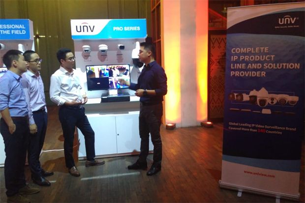 Maxima Bawa CCTV dengan...