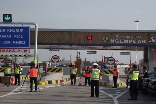 Pengguna Tol Solo-Ngawi...