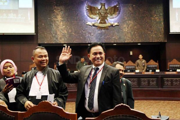Yusril Sarankan Tim...