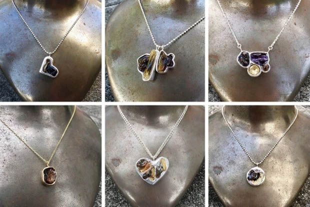 Liontin Kalung Ini Terbuat...