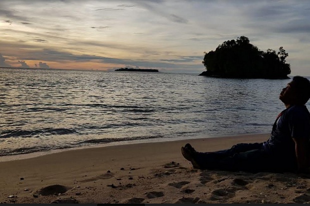 Pesona Pantai Karona...