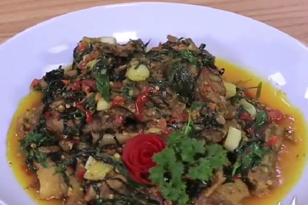 Bebek Pedas Daun Mengkudu...