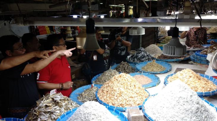Blusukan di Pasar Medan,...