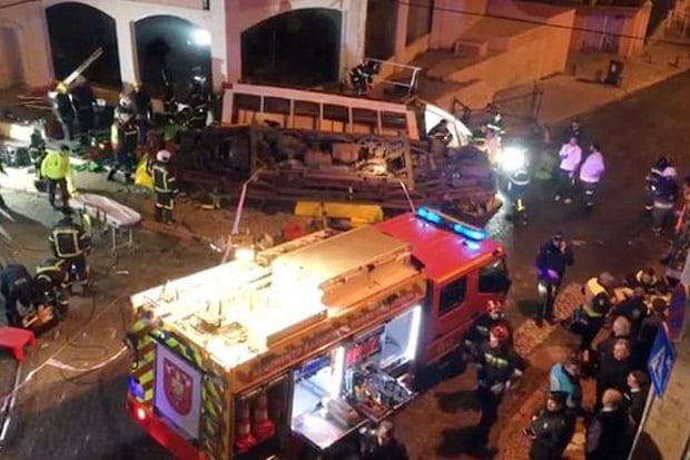 Trem Tergelincir dan...