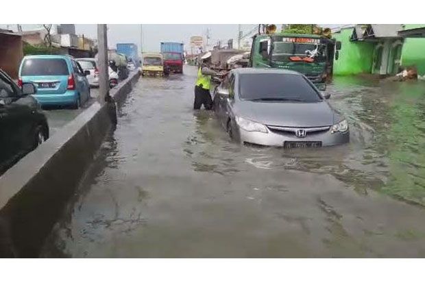 Terjang Banjir Jalur...