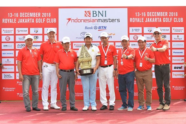 Poom Saksansin Juara...