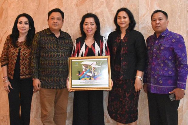 Pemkot Denpasar Raih...