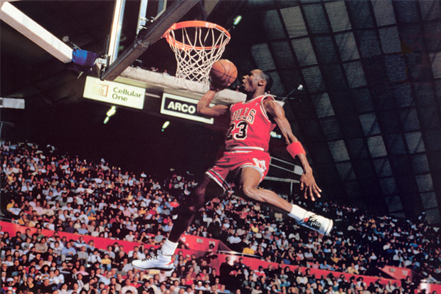 Sepatu Michael Jordan...