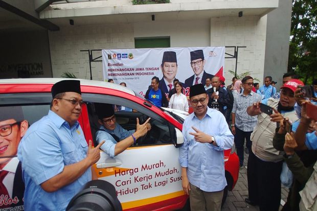 Atribut Partai Demokrat...