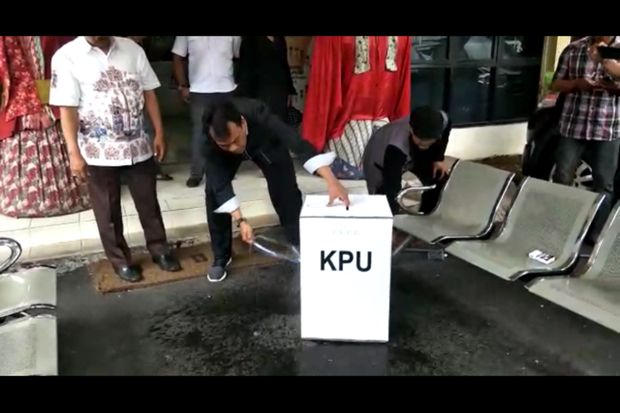 Kotak Suara Kardus Pemilu...