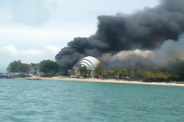 Pulau Umang Resort Terbakar,...