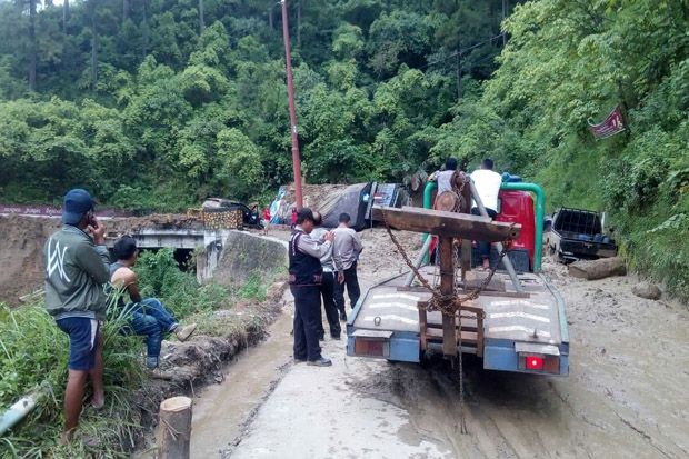 Jalan Nasional Longsor,...