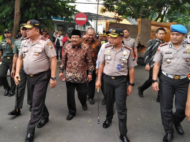 Jalan Raya Gubeng Ambles,...