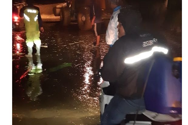 5 Jam Dibersihkan Jalan...