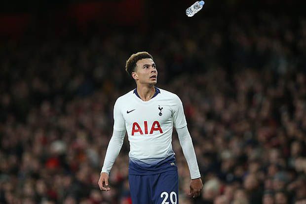 Pelempar Botol di Derby...